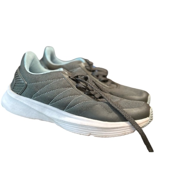 Womens sneakers size 8! - Picture 2 of 2